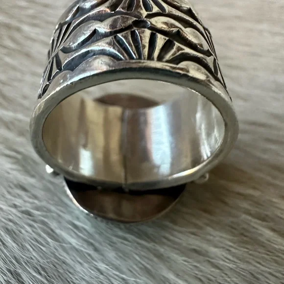 Vintage Native American Southwestern turquoise silver large ring - Picture 9 of 16